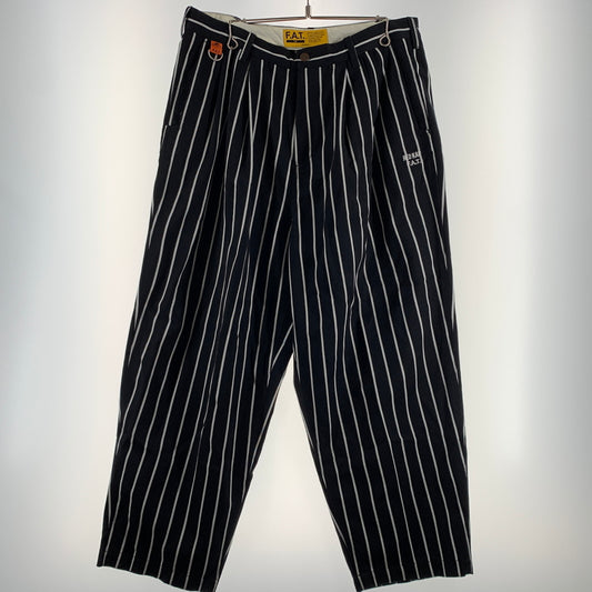 【中古品】【メンズ】 F.A.T. エフエーティー × RED CAP レッドキャップ 別注 コラボ 3TUCK WIDE PANT F32510-PN22-AB 3タック ワイドパンツ ボトムス チノパン 153-260809-ko-32-tei サイズ：FAT カラー：ストライプ 万代Net店