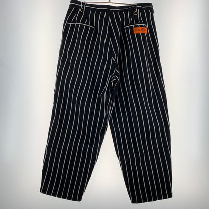 【中古品】【メンズ】 F.A.T. エフエーティー × RED CAP レッドキャップ 別注 コラボ 3TUCK WIDE PANT F32510-PN22-AB 3タック ワイドパンツ ボトムス チノパン 153-260809-ko-32-tei サイズ：FAT カラー：ストライプ 万代Net店