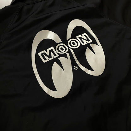 【中古品】【メンズ】 BLUCO ブルコ × DOGTOWN × ドッグタウン MOONEYES ムーンアイズ 別注コラボ COACH JACKET 158-31-063 コーチジャケット アウター ウィンドブレーカー 145-260817-ss-09-tei サイズ：L カラー：ブラック 万代Net店