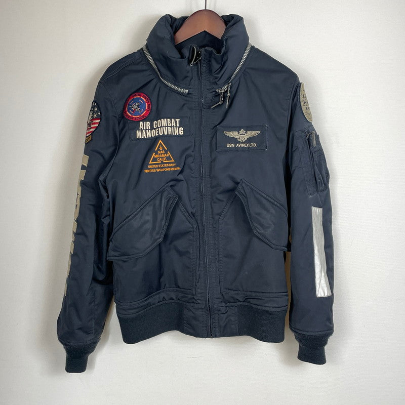 【現状渡し品】【メンズ】 AVIREX アヴィレックス CUSTOM CWU TOP GUN FLIGHT JACKET 6102176 カスタムトップガン フライトジャケット アウター ミリタリージャケット 145-260817-ss-08-tei サイズ：M/※使用感あり カラー：ネイビー 万代Net店