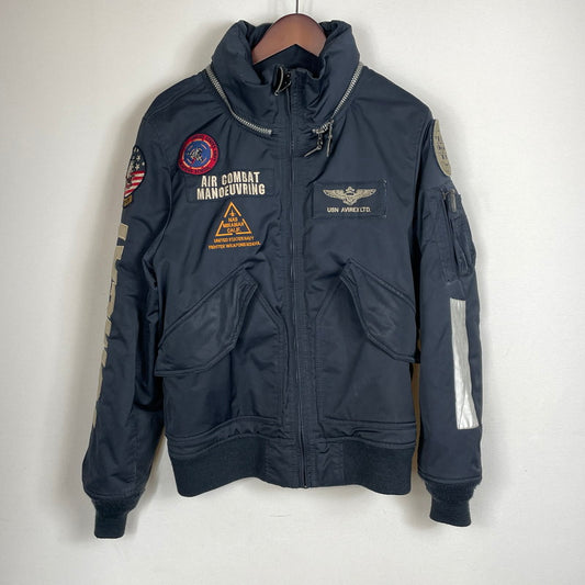 【現状渡し品】【メンズ】 AVIREX アヴィレックス CUSTOM CWU TOP GUN FLIGHT JACKET 6102176 カスタムトップガン フライトジャケット アウター ミリタリージャケット 145-260817-ss-08-tei サイズ：M/※使用感あり カラー：ネイビー 万代Net店