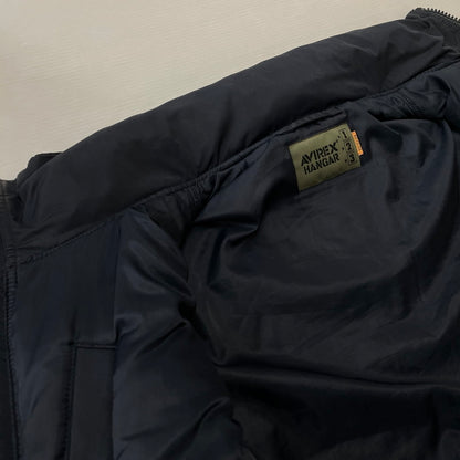 【現状渡し品】【メンズ】 AVIREX アヴィレックス CUSTOM CWU TOP GUN FLIGHT JACKET 6102176 カスタムトップガン フライトジャケット アウター ミリタリージャケット 145-260817-ss-08-tei サイズ：M/※使用感あり カラー：ネイビー 万代Net店