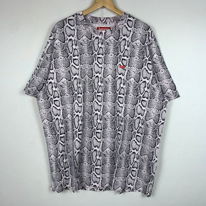 【中古品】【メンズ】 Supreme シュプリーム SMALL BOX S/S TEE SNAKE スモールボックス ショートスリーブ Tシャツ スネーク 半袖 トップス 149-260812-ko-16-tei サイズ：XL カラー：柄 万代Net店