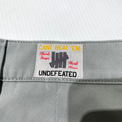 【中古品】【メンズ】 UNDEFEATED アンディフィーテッド BULL DENIM CHINO 50133 ブル デニム チノパンツ ボトムス 153-260915-yo-13-teih サイズ：34 カラー：グレー 万代Net店