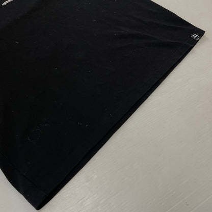 【現状渡し品】【メンズ】 FAT エフエーティー × HUSKYROUNDUP ハスキーラウンドアップ × Sb エスビー スケートボードジャーナル H.R.TROUT S/S TEE F32510-TS02-AB トラウト Tシャツ 半袖トップス 142-260826-ss-04-teih サイズ：FAT カラー：ブラック 万代Net店