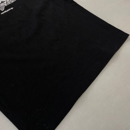 【現状渡し品】【メンズ】 FAT エフエーティー × HUSKYROUNDUP ハスキーラウンドアップ × Sb エスビー スケートボードジャーナル H.R.TROUT S/S TEE F32510-TS02-AB トラウト Tシャツ 半袖トップス 142-260826-ss-04-teih サイズ：FAT カラー：ブラック 万代Net店