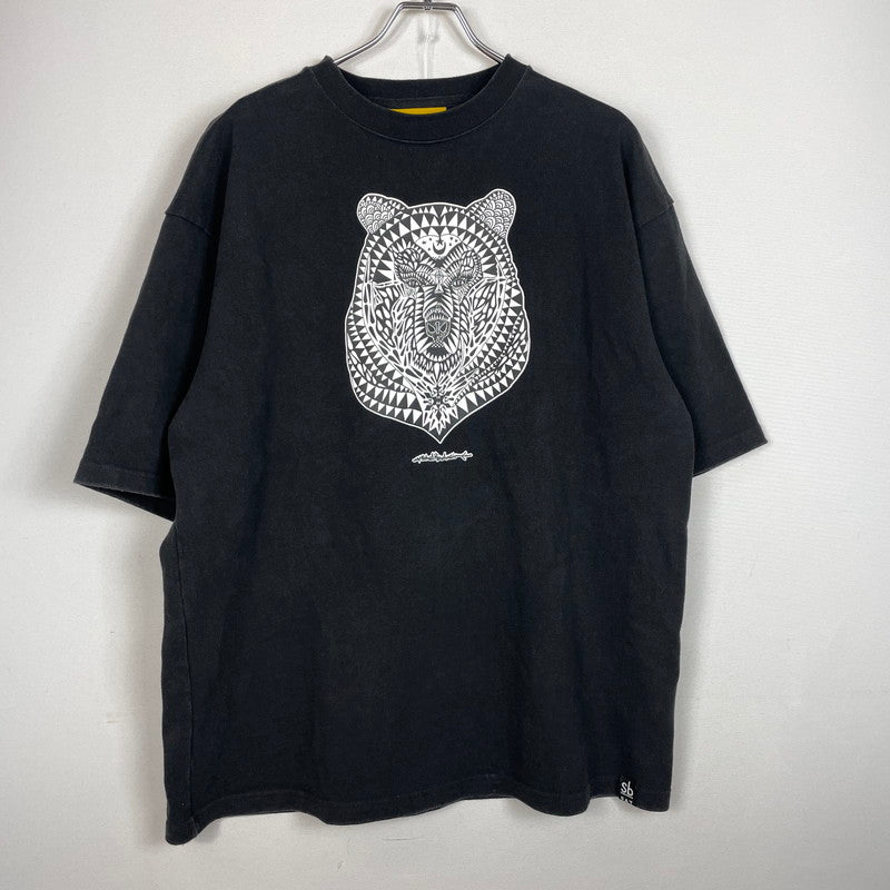【中古品】【メンズ】 FAT エフエーティー × HUSKYROUNDUP ハスキーラウンドアップ × Sb エスビー スケートボードジャーナル H.R.GRIZZLY S/S TEE F32310-TS03-AB グリズリー Tシャツ 半袖トップス 142-260826-ss-05-teih サイズ：FAT カラー：ブラック 万代Net店