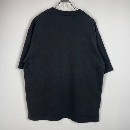 【中古品】【メンズ】 FAT エフエーティー × HUSKYROUNDUP ハスキーラウンドアップ × Sb エスビー スケートボードジャーナル H.R.GRIZZLY S/S TEE F32310-TS03-AB グリズリー Tシャツ 半袖トップス 142-260826-ss-05-teih サイズ：FAT カラー：ブラック 万代Net店