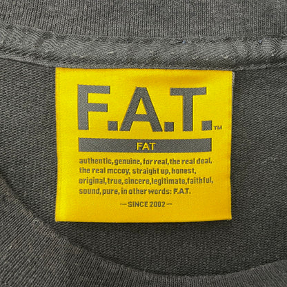 【中古品】【メンズ】 FAT エフエーティー × HUSKYROUNDUP ハスキーラウンドアップ × Sb エスビー スケートボードジャーナル H.R.GRIZZLY S/S TEE F32310-TS03-AB グリズリー Tシャツ 半袖トップス 142-260826-ss-05-teih サイズ：FAT カラー：ブラック 万代Net店