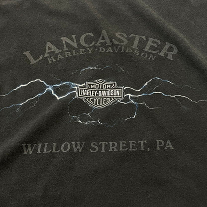【中古品】【メンズ】 HANES HARLEY DAVIDSON ヘインズ ハーレー ダビッドソン BLUE FIRE LOGO "BACK THUNDER" TEE ブルー ファイヤー ロゴ ブラック サンダー Tシャツ 半袖 トップス 145-260811-sa-10-tei サイズ：XL カラー：ブラック 万代Net店