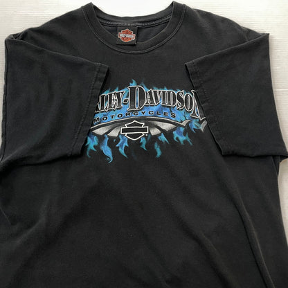 【中古品】【メンズ】 HANES HARLEY DAVIDSON ヘインズ ハーレー ダビッドソン BLUE FIRE LOGO "BACK THUNDER" TEE ブルー ファイヤー ロゴ ブラック サンダー Tシャツ 半袖 トップス 145-260811-sa-10-tei サイズ：XL カラー：ブラック 万代Net店