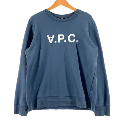 【現状渡し品】【メンズ】 A.P.C. アーペーセー V.P.C. LOGO CREW NECK SWEAT ロゴ クルーネック スウェット トップス トレーナー 141-260815-ko-04-teih サイズ：M カラー：ブルー系 万代Net店