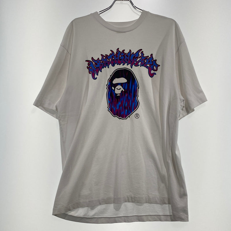 【中古品】【メンズ】 A BATHING APE ア ベイシング エイプ FLAME APE HEAD RELAXED FIT TEE 001TEK301320M フレイム エイプ ヘッド リラックスド フィット Tシャツ 半袖 トップス 142-260821-sa -08-tei サイズ：L カラー：ホワイト 万代Net店