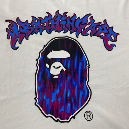【中古品】【メンズ】 A BATHING APE ア ベイシング エイプ FLAME APE HEAD RELAXED FIT TEE 001TEK301320M フレイム エイプ ヘッド リラックスド フィット Tシャツ 半袖 トップス 142-260821-sa -08-tei サイズ：L カラー：ホワイト 万代Net店