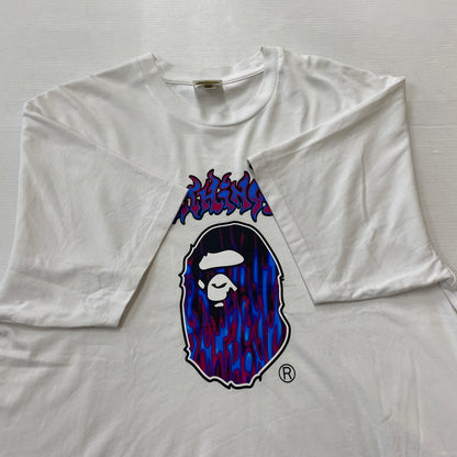 【中古品】【メンズ】 A BATHING APE ア ベイシング エイプ FLAME APE HEAD RELAXED FIT TEE 001TEK301320M フレイム エイプ ヘッド リラックスド フィット Tシャツ 半袖 トップス 142-260821-sa -08-tei サイズ：L カラー：ホワイト 万代Net店
