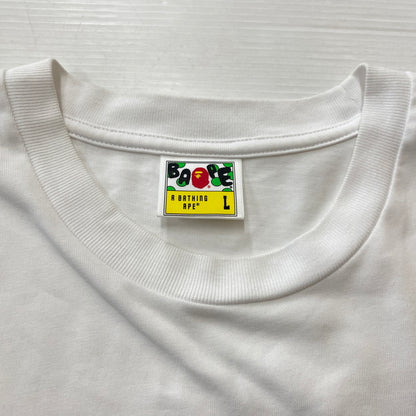 【中古品】【メンズ】 A BATHING APE ア ベイシング エイプ FLAME APE HEAD RELAXED FIT TEE 001TEK301320M フレイム エイプ ヘッド リラックスド フィット Tシャツ 半袖 トップス 142-260821-sa -08-tei サイズ：L カラー：ホワイト 万代Net店