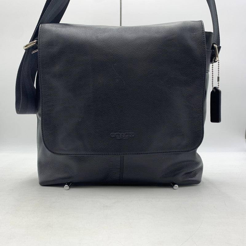 【中古品】【メンズ】 COACH コーチ CHARLES SMALL MESSENGER BAG LEATHER F72362 チャールズ スモール メッセンジャーバッグ レザー カバン 180-260822-ss-04-teih カラー：ブラック 万代Net店