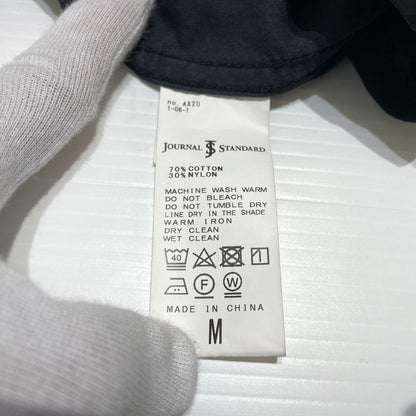 【現状渡し品】【メンズ】 JOURNAL STANDARD ジャーナルスタンダード ZIP UP JACKET 23-011-600-2300-3-0 ジップアップ ジャケット アウター 中綿ジャケット 147-260818-ko-13-teih サイズ：M カラー：ブラック系 万代Net店