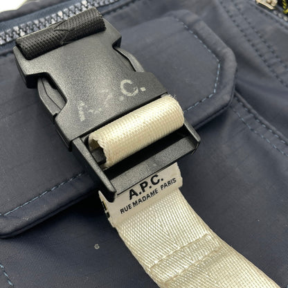 【現状渡し品】【メンズ】 A.P.C. アーペーセー TRECK BUM BAG トレック バム バッグ カバン 188-260817-sa-17-teih カラー：ネイビー 万代Net店
