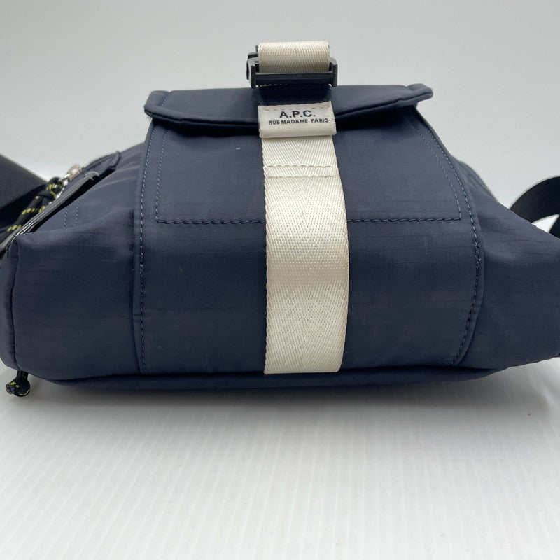 【現状渡し品】【メンズ】 A.P.C. アーペーセー TRECK BUM BAG トレック バム バッグ カバン 188-260817-sa-17-teih カラー：ネイビー 万代Net店