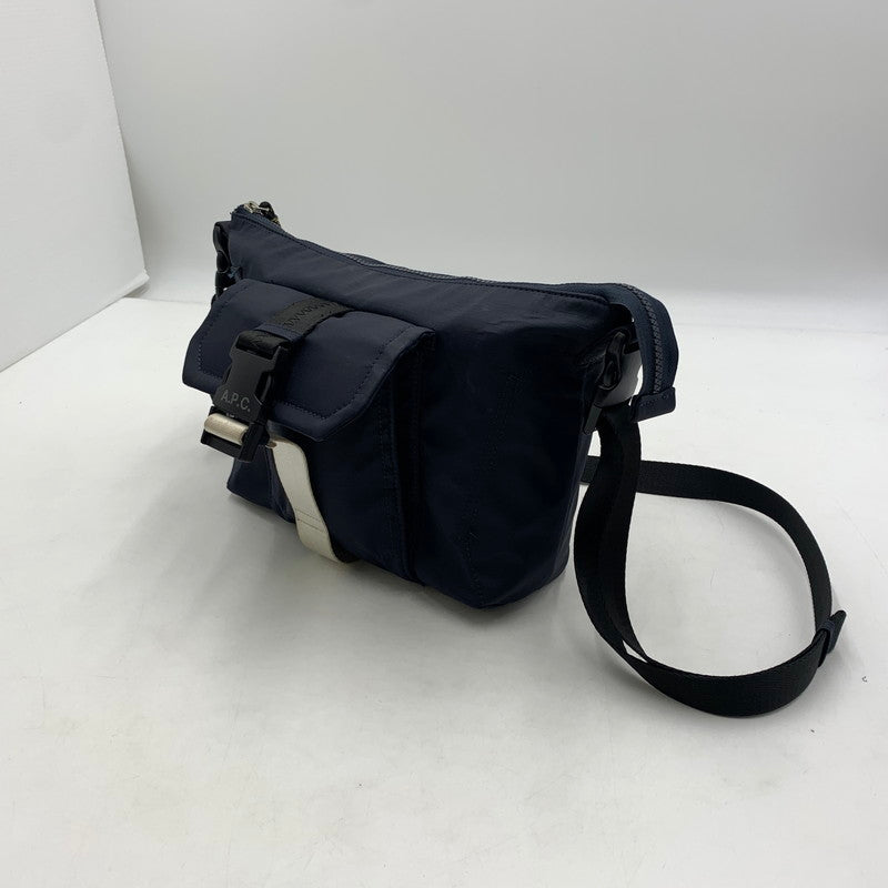 【中古品】【メンズ】 A.P.C. アーペーセー TRECK BUM BAG トレック バムバッグ カバン ショルダーバッグ 188-260822-ss-05-teih サイズ：M カラー：ネイビー 万代Net店