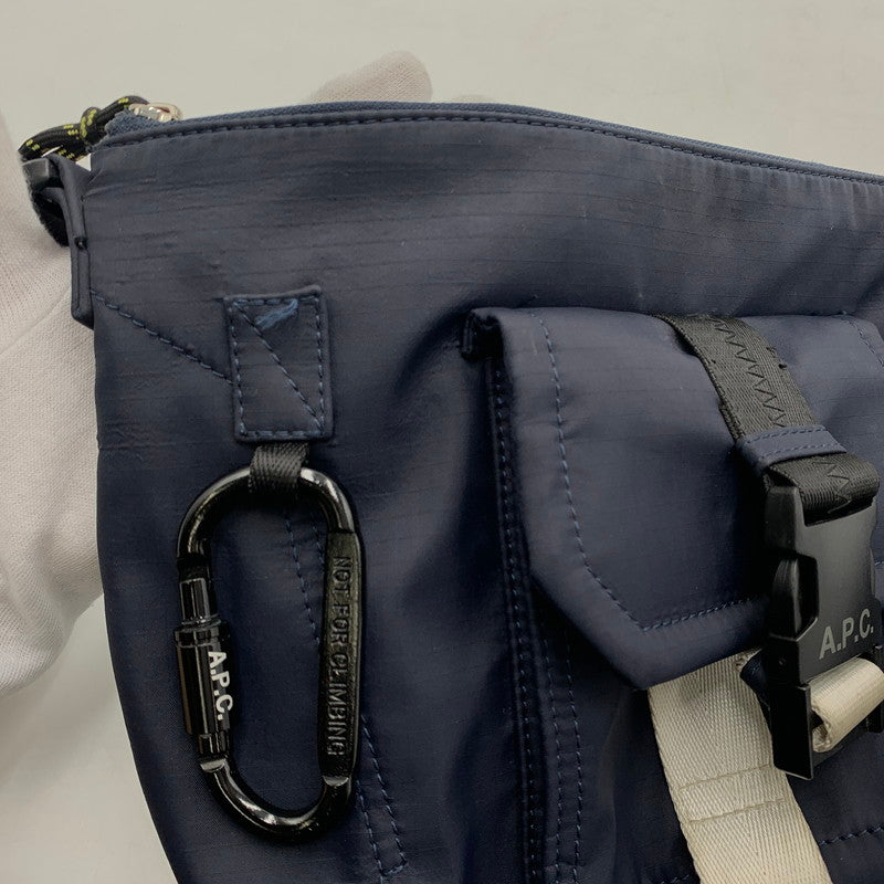 【中古品】【メンズ】 A.P.C. アーペーセー TRECK BUM BAG トレック バムバッグ カバン ショルダーバッグ 188-260822-ss-05-teih サイズ：M カラー：ネイビー 万代Net店