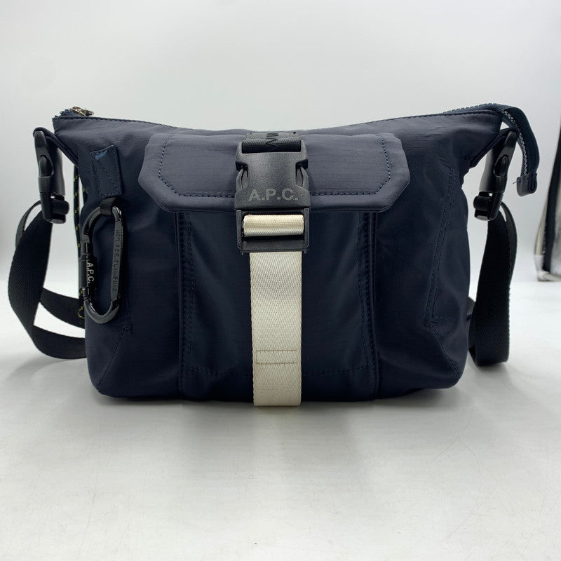 【中古品】【メンズ】 A.P.C. アーペーセー TRECK BUM BAG トレック バムバッグ カバン ショルダーバッグ 188-260822-ss-05-teih サイズ：M カラー：ネイビー 万代Net店