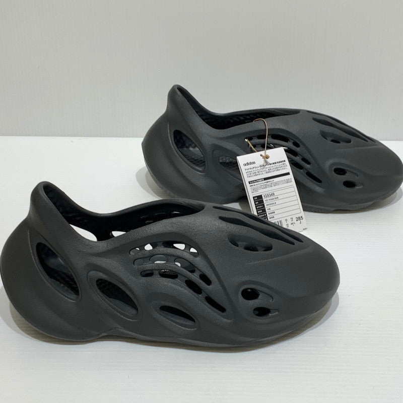 【中古品】【メンズ】 adidas アディダス YEEZY FOAM RUNNER CARBON IG5349 イージー フォームランナー カーボン サンダル 靴 スニーカー 161-260829-ko-11-tei サイズ：28.5cm カラー：ブラック 万代Net店