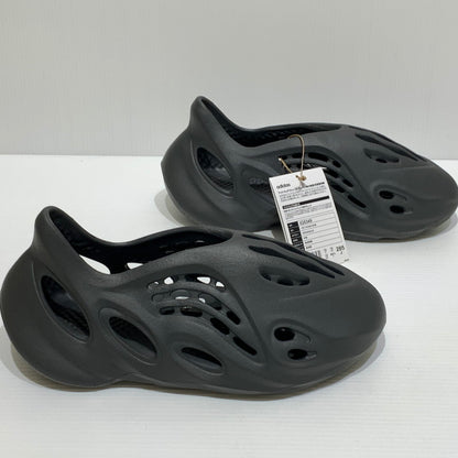 【中古品】【メンズ】 adidas アディダス YEEZY FOAM RUNNER CARBON IG5349 イージー フォームランナー カーボン サンダル 靴 スニーカー 161-260829-ko-11-tei サイズ：28.5cm カラー：ブラック 万代Net店