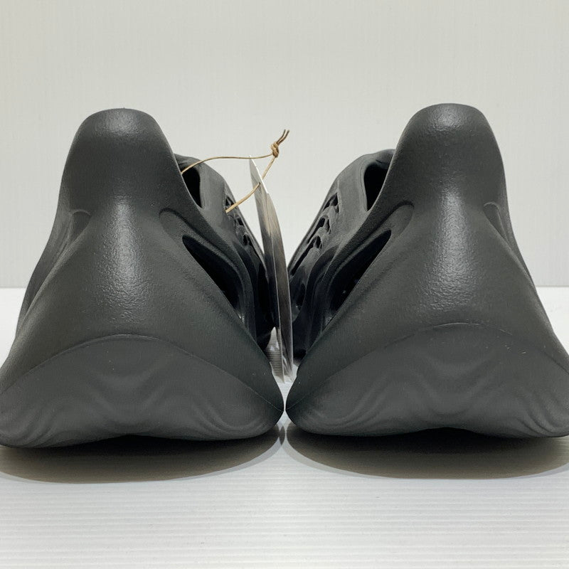 【中古品】【メンズ】 adidas アディダス YEEZY FOAM RUNNER CARBON IG5349 イージー フォームランナー カーボン サンダル 靴 スニーカー 161-260829-ko-11-tei サイズ：28.5cm カラー：ブラック 万代Net店