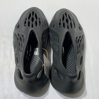 【中古品】【メンズ】 adidas アディダス YEEZY FOAM RUNNER CARBON IG5349 イージー フォームランナー カーボン サンダル 靴 スニーカー 161-260829-ko-11-tei サイズ：28.5cm カラー：ブラック 万代Net店