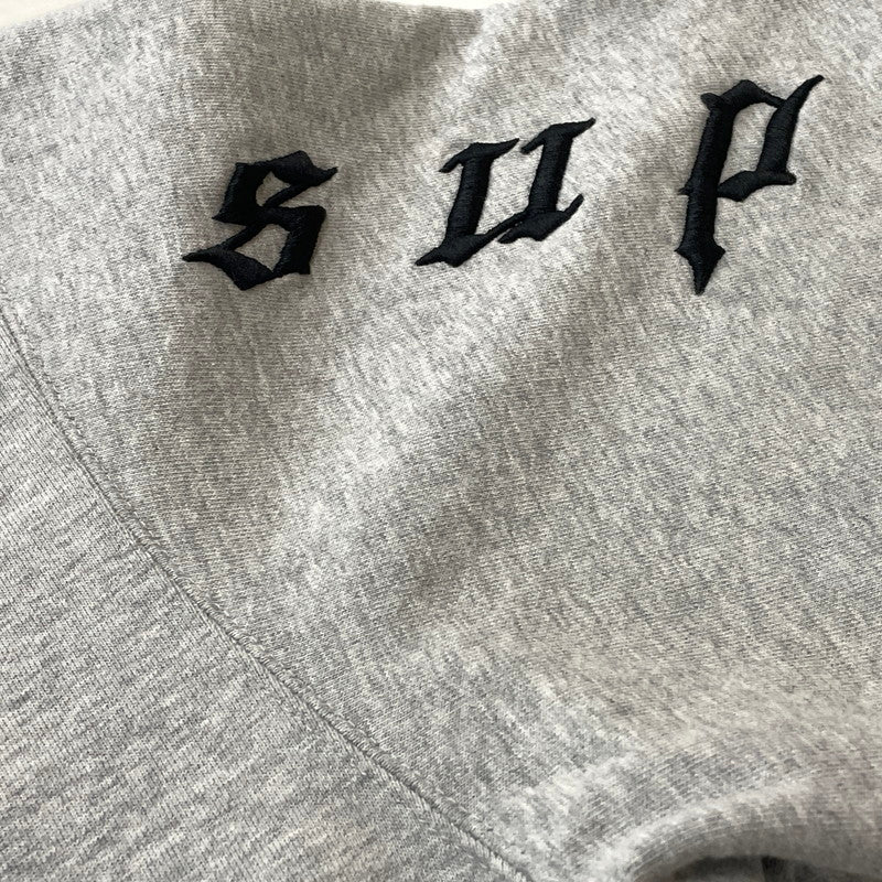 【中古品】【メンズ】 SUPREME シュプリーム 24AW RAISED EMBROIDERY HOODED SWEATSHIRT 2024年秋冬 レイズド エンブロイダリー フーデッド スウェットシャツ 長袖 トップス パーカー 149-260817-sa-13-teih サイズ：XL カラー：グレー 万代Net店