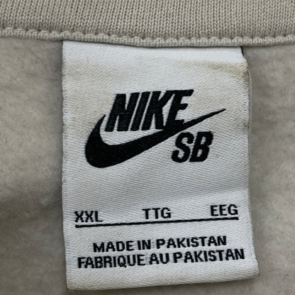 【中古品】【メンズ】 NIKE SB ナイキ エスビー VEIKOSGF FLEECE PULLOVER HOODIE "BEIGE" FB8631-072 ヴェイコジーエフ フリース プルーオーバー フーディー ベージュ 長袖 トップス パーカー 148-260901-sa-19-teih サイズ：2XL カラー：ベージュ 万代Net店