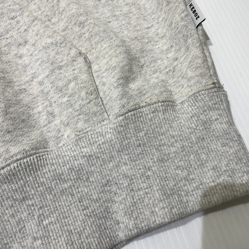 【中古品】【メンズ】 KEBOZ ケボズ × 山岡家 別注コラボ LOGO SWEAT HOODIE ロゴ スウェット フーディー 長袖 トップス プルオーバーパーカー 142-260820-yo-04-teih サイズ：M カラー：グレー 万代Net店