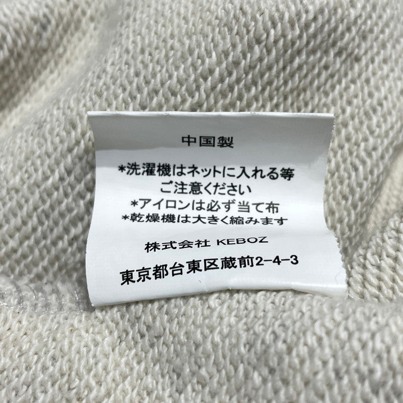 【中古品】【メンズ】 KEBOZ ケボズ × 山岡家 別注コラボ LOGO SWEAT HOODIE ロゴ スウェット フーディー 長袖 トップス プルオーバーパーカー 142-260820-yo-04-teih サイズ：M カラー：グレー 万代Net店