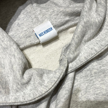 【中古品】【メンズ】 KEBOZ ケボズ × 山岡家 別注コラボ LOGO SWEAT HOODIE ロゴ スウェット フーディー 長袖 トップス プルオーバーパーカー 142-260820-yo-04-teih サイズ：M カラー：グレー 万代Net店