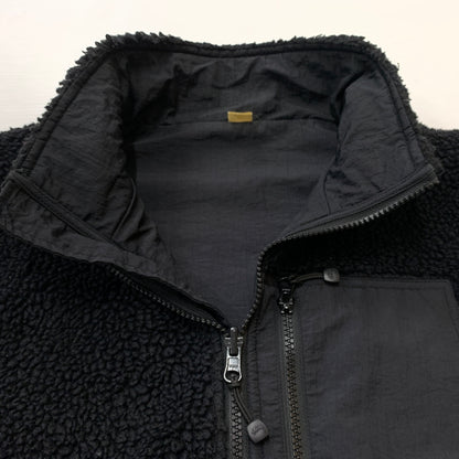 【中古品】【メンズ】 STUSSY ステューシー 2023 SHERPA REVERSIBLE VEST 118528 2023年 シェルパ リバーシブル ベスト トップス 142-260823-sa-01-tei サイズ：Ｍ カラー：ブラック 万代Net店