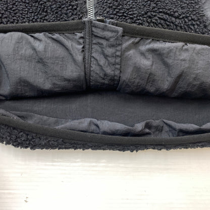 【中古品】【メンズ】 STUSSY ステューシー 2023 SHERPA REVERSIBLE VEST 118528 2023年 シェルパ リバーシブル ベスト トップス 142-260823-sa-01-tei サイズ：Ｍ カラー：ブラック 万代Net店