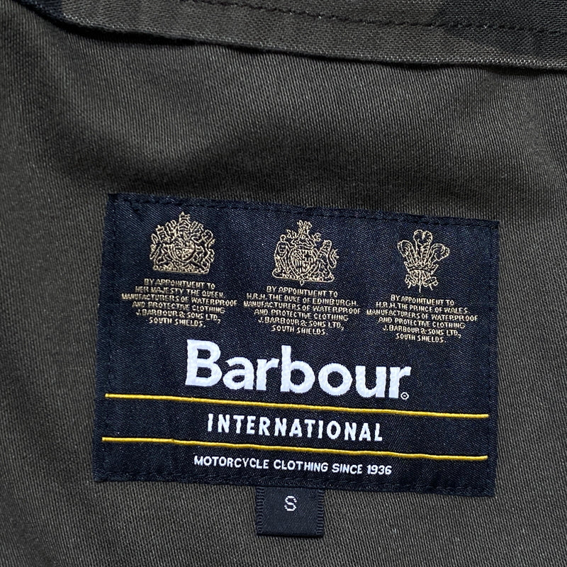 【中古品】【メンズ】 BARBOUR バーブァー INTERNATIONAL JACKET 1901107 インターナショナル ジャケット アウター 144-260824-sa-09-tei サイズ：S カラー：カモ柄 万代Net店