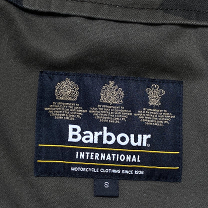 【中古品】【メンズ】 BARBOUR バーブァー INTERNATIONAL JACKET 1901107 インターナショナル ジャケット アウター 144-260824-sa-09-tei サイズ：S カラー：カモ柄 万代Net店