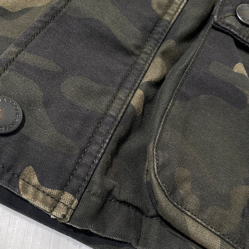 【中古品】【メンズ】 BARBOUR バーブァー INTERNATIONAL JACKET 1901107 インターナショナル ジャケット アウター 144-260824-sa-09-tei サイズ：S カラー：カモ柄 万代Net店