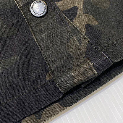 【中古品】【メンズ】 BARBOUR バーブァー INTERNATIONAL JACKET 1901107 インターナショナル ジャケット アウター 144-260824-sa-09-tei サイズ：S カラー：カモ柄 万代Net店