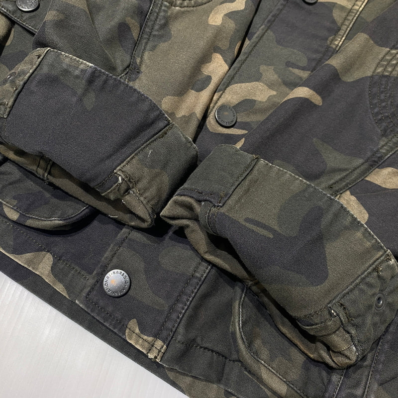【中古品】【メンズ】 BARBOUR バーブァー INTERNATIONAL JACKET 1901107 インターナショナル ジャケット アウター 144-260824-sa-09-tei サイズ：S カラー：カモ柄 万代Net店