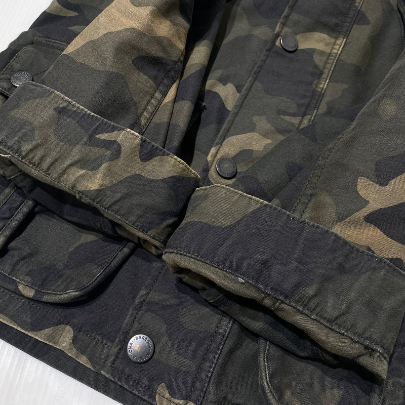 【中古品】【メンズ】 BARBOUR バーブァー INTERNATIONAL JACKET 1901107 インターナショナル ジャケット アウター 144-260824-sa-09-tei サイズ：S カラー：カモ柄 万代Net店