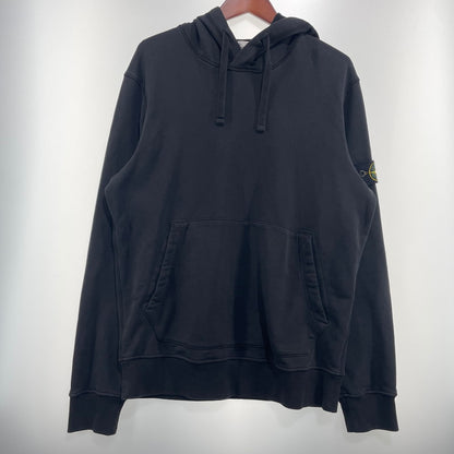 【中古品】【メンズ】 STONE ISLAND ストーンアイランド LOGO PATCH SWEAT HOODIE 101564151 ロゴ パッチ スウェット フーディ トップス プルオーバーパーカー 141-260826-ko-12-teih サイズ：L カラー：ブラック 万代Net店