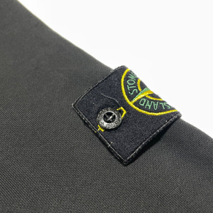 【中古品】【メンズ】 STONE ISLAND ストーンアイランド LOGO PATCH SWEAT HOODIE 101564151 ロゴ パッチ スウェット フーディ トップス プルオーバーパーカー 141-260826-ko-12-teih サイズ：L カラー：ブラック 万代Net店