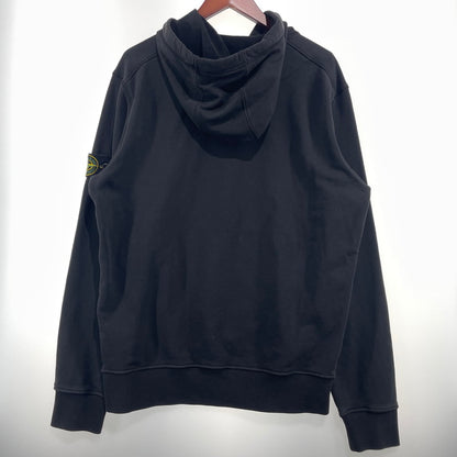 【中古品】【メンズ】 STONE ISLAND ストーンアイランド LOGO PATCH SWEAT HOODIE 101564151 ロゴ パッチ スウェット フーディ トップス プルオーバーパーカー 141-260826-ko-12-teih サイズ：L カラー：ブラック 万代Net店