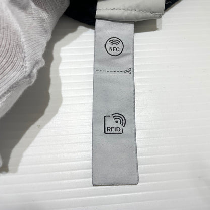 【中古品】【メンズ】 STONE ISLAND ストーンアイランド LOGO PATCH SWEAT HOODIE 101564151 ロゴ パッチ スウェット フーディ トップス プルオーバーパーカー 141-260826-ko-12-teih サイズ：L カラー：ブラック 万代Net店