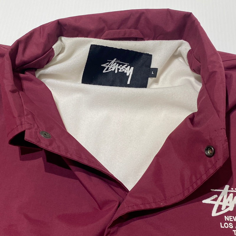 【現状渡し品】【メンズ】 STUSSY ステューシー NYLON COACH JACKET ナイロン コーチ ジャケット アウター 142-260824-sa-08-tei サイズ：L カラー：ボルドー 万代Net店