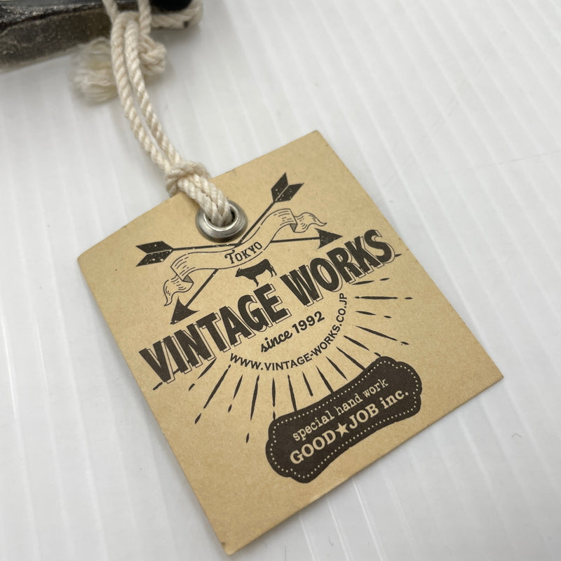 【中古品】【メンズ】 Vintage Works ヴィンテージワークス LEATHER BELT 7HOLE MADE IN JAPAN DH5738 レザー ベルト 7ホール アクセサリー 日本製 205-260902-ss-06-tei サイズ：ケース付き カラー：ブラック 万代Net店